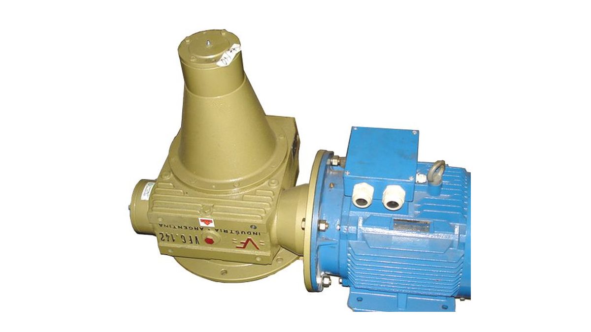 Reductor VFC 142 con linterna para agitador